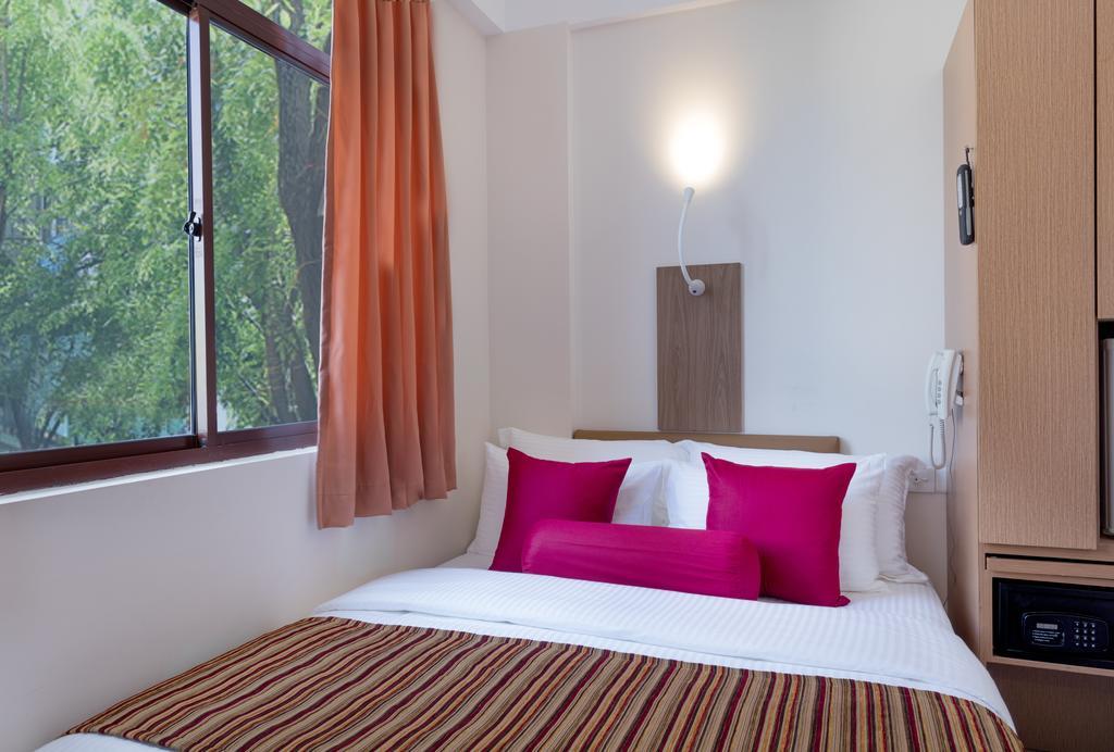 Novina Hotel Male Exterior photo