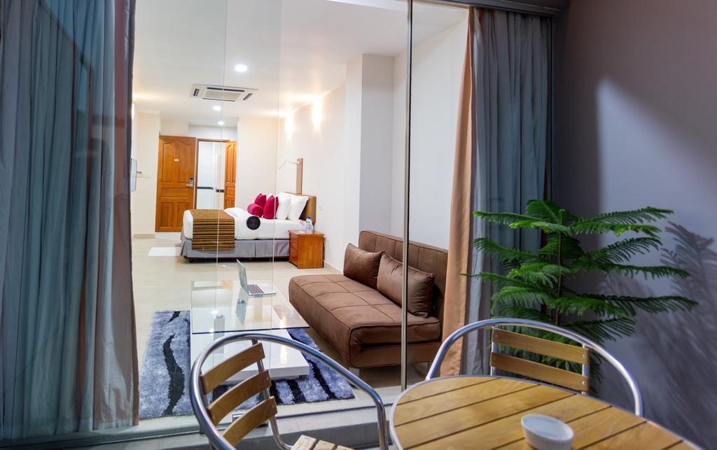 Novina Hotel Male Exterior photo